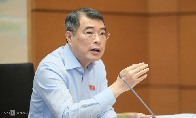 ttg-jpeg-1775793428-9736-1775793445 Thủ tướng Lê Minh Hưng trao đổi với các đại biểu tại phiên thảo luận tổ sáng 10/4. Ảnh: Anh Tú