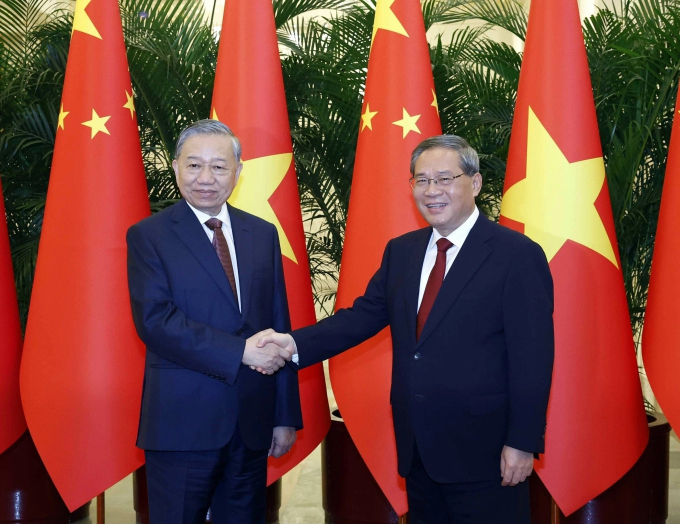 Tổng Bí thư, Chủ tịch nước Tô Lâm bắt tay Thủ tướng Trung Quốc Lý Cường. Ảnh:TTXVN