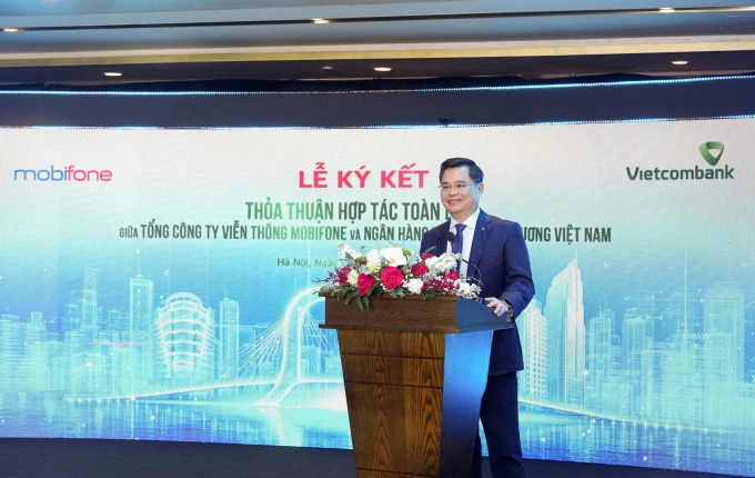Ông Nguyễn Thanh Tùng, Chủ tịch Hội đồng quản trị Ngân hàng TMCP Ngoại thương Việt Nam (Vietcombank) phát biểu tại lễ ký kết. Ảnh: MobiFone